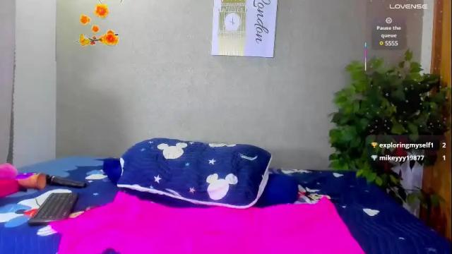 Image 4 of maia_goldenn Stream on Chaturbate on 18 days ago