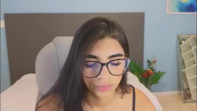 Image 3 of maiaa_ruiz Stream on Chaturbate on 1 month ago