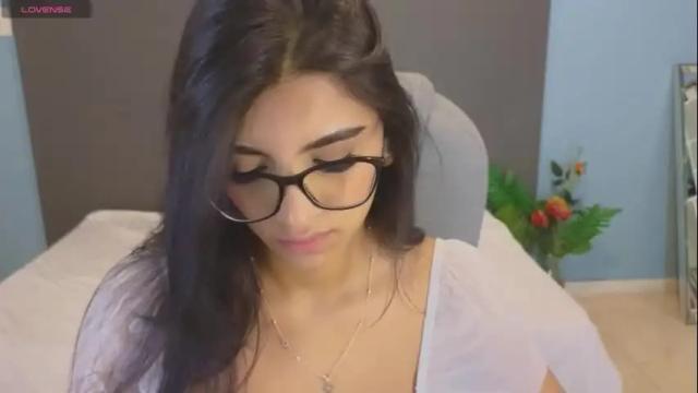 Image 2 of maiaa_ruiz Stream on Chaturbate on 1 month ago