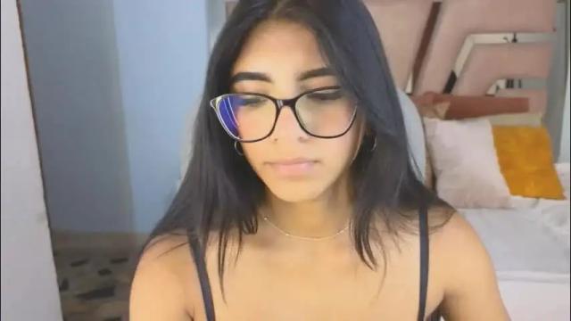 Image 2 of maiaa_ruiz Stream on Chaturbate on 5 days ago