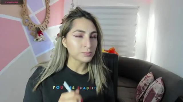 Image 2 of maiaconnor Stream on Chaturbate on 17 months ago