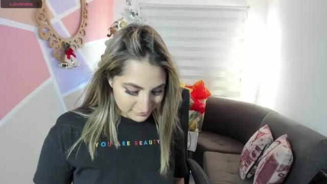 Image 3 of maiaconnor Stream on Chaturbate on 17 months ago
