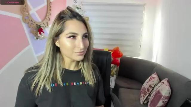 Image 4 of maiaconnor Stream on Chaturbate on 17 months ago