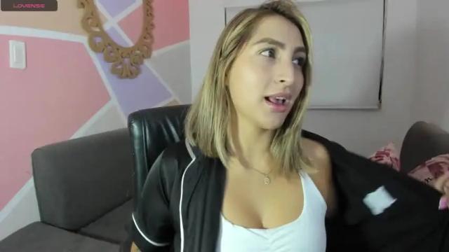 Image 12 of maiaconnor Stream on Chaturbate on 16 months ago