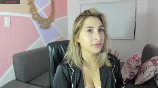 Image 2 of maiaconnor Stream on Chaturbate on 16 months ago