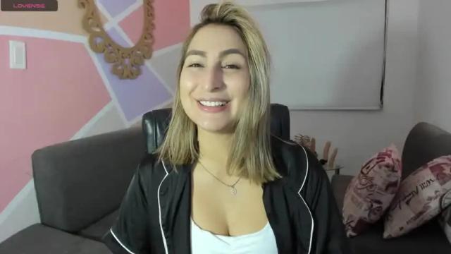 Image 4 of maiaconnor Stream on Chaturbate on 16 months ago