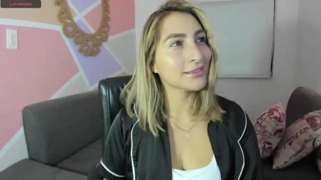 Image 7 of maiaconnor Stream on Chaturbate on 16 months ago
