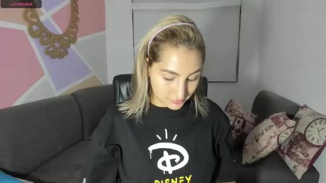 Image 10 of maiaconnor Stream on Chaturbate on 16 months ago