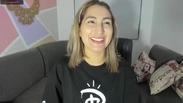 Image 2 of maiaconnor Stream on Chaturbate on 16 months ago