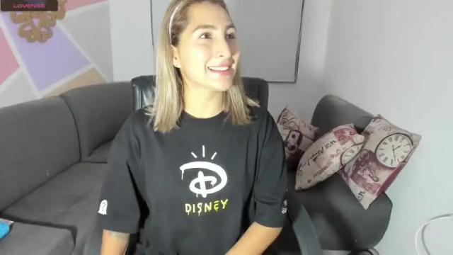 Image 4 of maiaconnor Stream on Chaturbate on 16 months ago