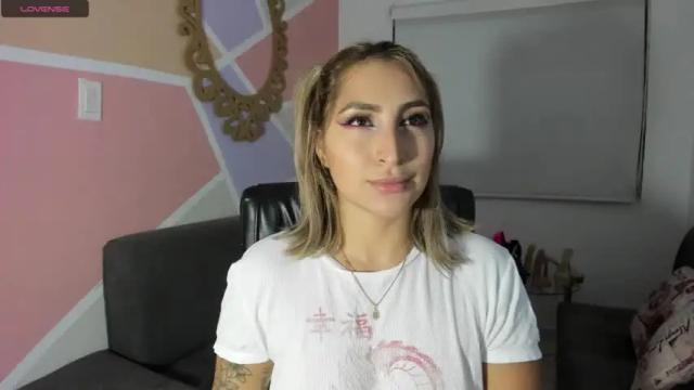 Image 2 of maiaconnor Stream on Chaturbate on 15 months ago