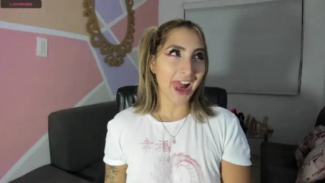 Image 3 of maiaconnor Stream on Chaturbate on 15 months ago