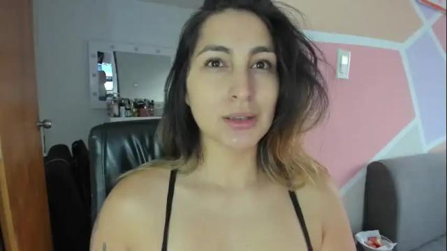 Image 2 of maiaconnor Stream on Chaturbate on 4 months ago