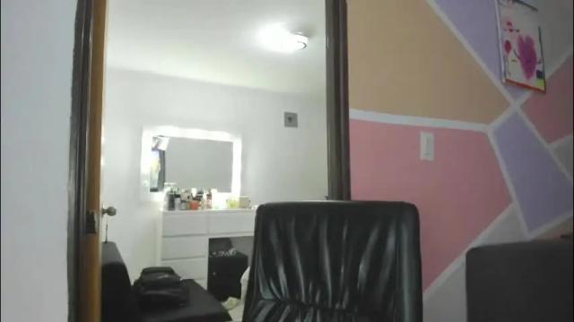 Image 3 of maiaconnor Stream on Chaturbate on 3 months ago