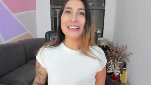 Image 2 of maiaconnor Stream on Chaturbate on 3 months ago