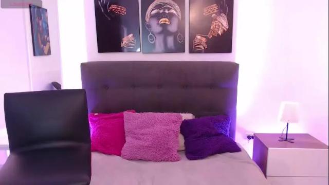 Image 4 of makarena_medina Stream on Chaturbate on 24 days ago