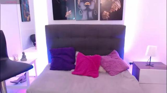 Image 2 of makarena_medina Stream on Chaturbate on 23 days ago