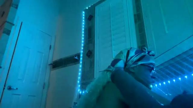 Image 2 of makeouthilldani Stream on Chaturbate on 13 months ago