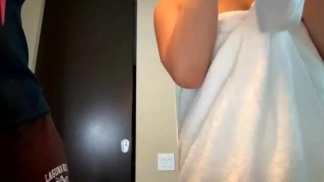 Image 3 of makeouthilldani Stream on Chaturbate on 12 months ago