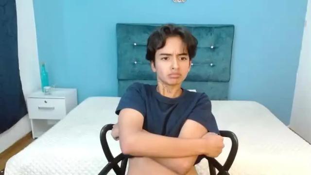 Image 2 of malakai_elowen Stream on Chaturbate on 19 months ago