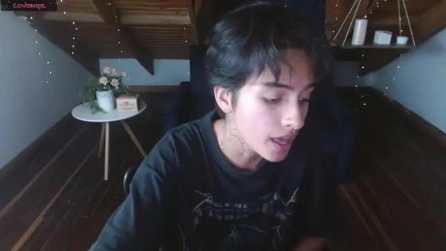 Image 2 of malakai_elowen Stream on Chaturbate on 19 months ago