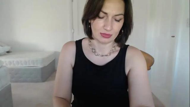 Image 3 of mallinia Stream on Chaturbate on 26 days ago