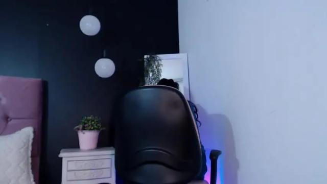 Image 6 of mamacitamalaa Stream on Chaturbate on 13 months ago