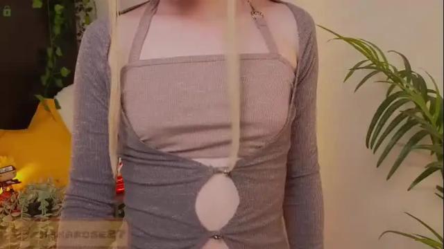 Image 2 of mana_rose Stream on Chaturbate on 4 months ago