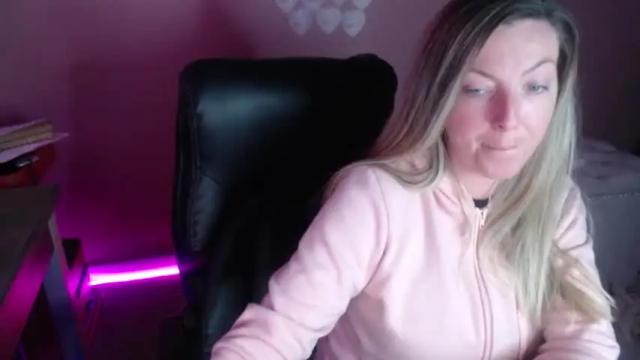Image 11 of mandybabyxxx Stream on Chaturbate on 15 months ago