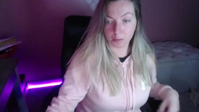 Image 12 of mandybabyxxx Stream on Chaturbate on 15 months ago