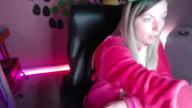 Image 11 of mandybabyxxx Stream on Chaturbate on 13 months ago