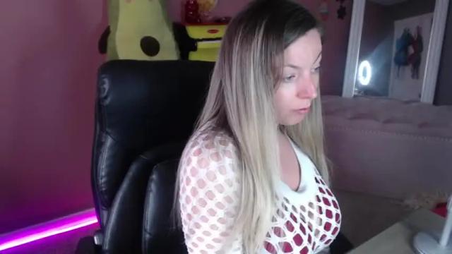 Image 2 of mandybabyxxx Stream on Chaturbate on 12 months ago