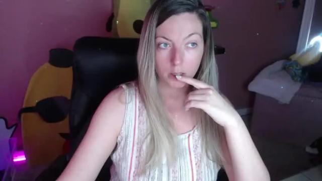 Image 3 of mandybabyxxx Stream on Chaturbate on 12 months ago