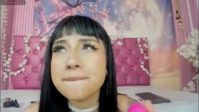 Image 2 of mantis_wine Stream on Chaturbate on 6 hours ago