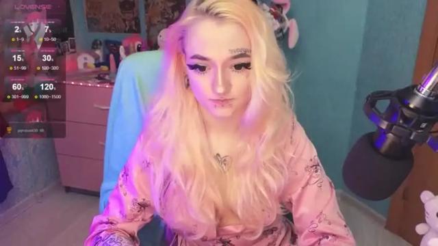 Image 10 of manuela_unicorn Stream on Chaturbate on 14 months ago