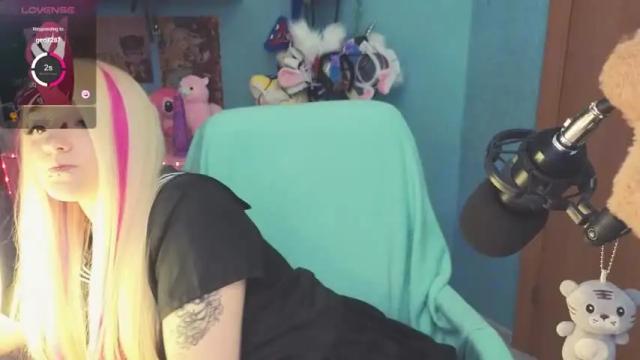 Image 6 of manuela_unicorn Stream on Chaturbate on 13 months ago