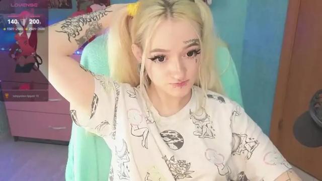Image 12 of manuela_unicorn Stream on Chaturbate on 13 months ago