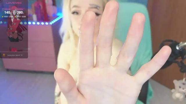 Image 6 of manuela_unicorn Stream on Chaturbate on 13 months ago