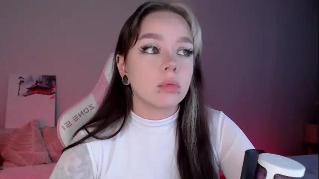 Image 3 of marceline_red Stream on Chaturbate on 4 months ago