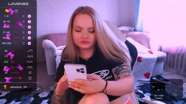 Image 10 of marcelinepeach Stream on Chaturbate on 12 months ago