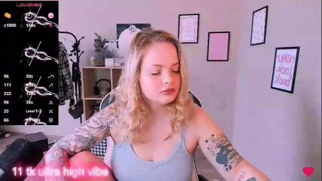 Image 3 of marcelinepeach Stream on Chaturbate on 1 month ago