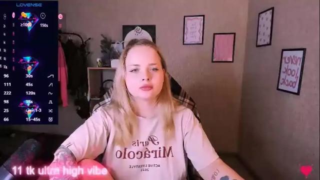 Image 12 of marcelinepeach Stream on Chaturbate on 1 month ago