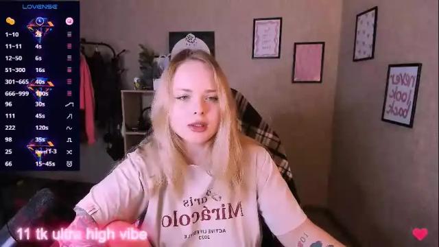 Image 2 of marcelinepeach Stream on Chaturbate on 1 month ago