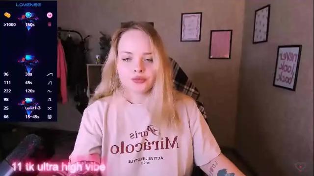 Image 3 of marcelinepeach Stream on Chaturbate on 1 month ago