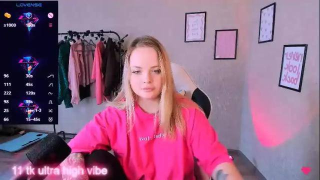 Image 2 of marcelinepeach Stream on Chaturbate on 1 month ago