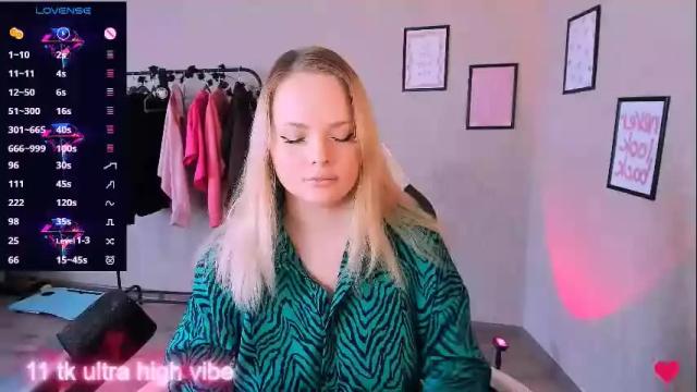 Image 3 of marcelinepeach Stream on Chaturbate on 1 month ago