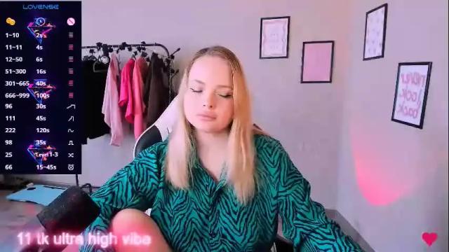 Image 4 of marcelinepeach Stream on Chaturbate on 1 month ago