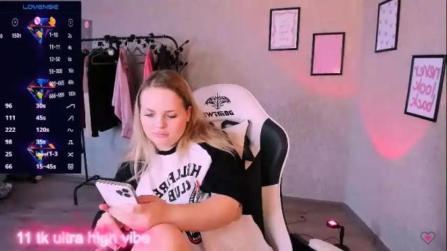 Image 11 of marcelinepeach Stream on Chaturbate on 1 month ago