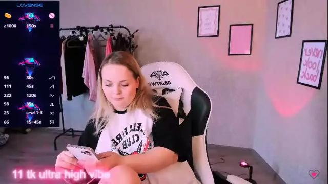 Image 12 of marcelinepeach Stream on Chaturbate on 1 month ago