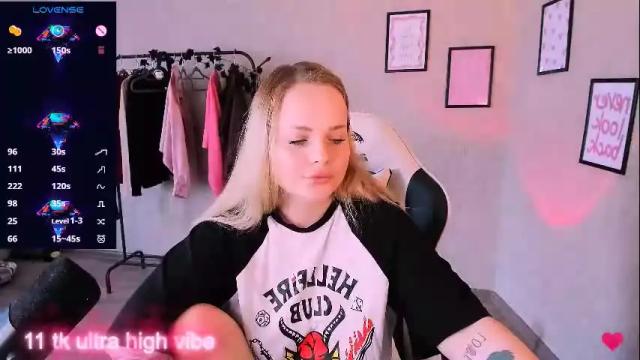 Image 3 of marcelinepeach Stream on Chaturbate on 1 month ago